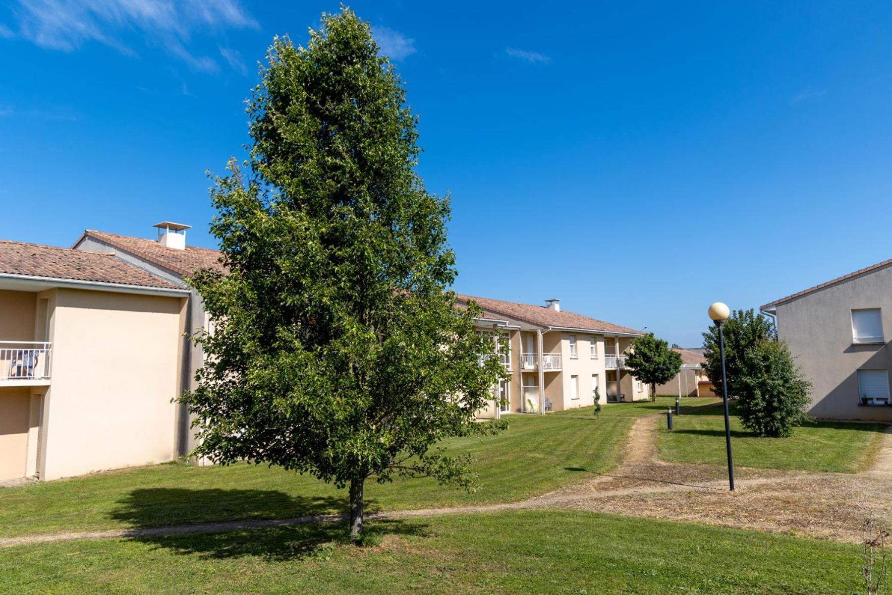 Patio Parc Residence Argenton-l'Eglise Exterior photo